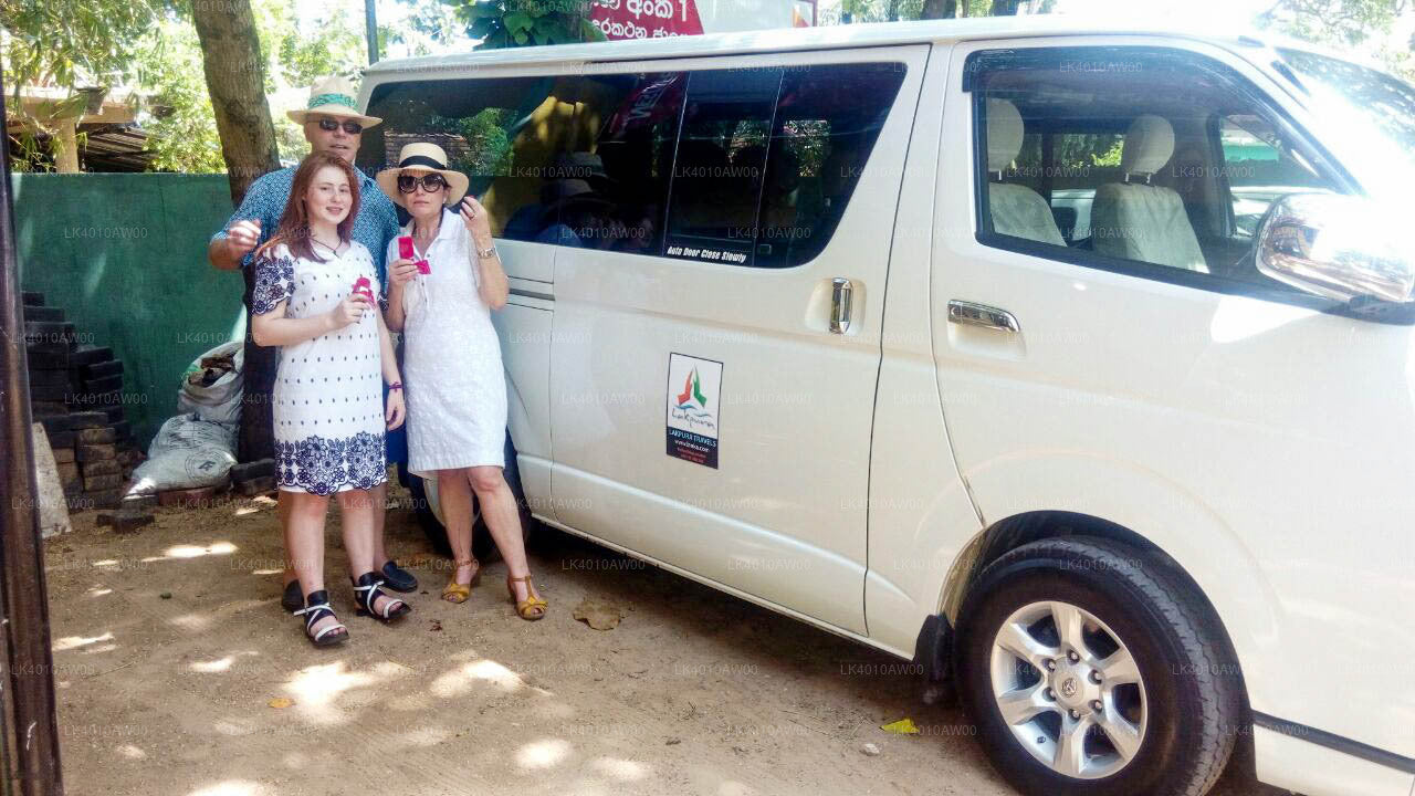 Pinnawala till Colombo (CMB) Airport — Privat transfer