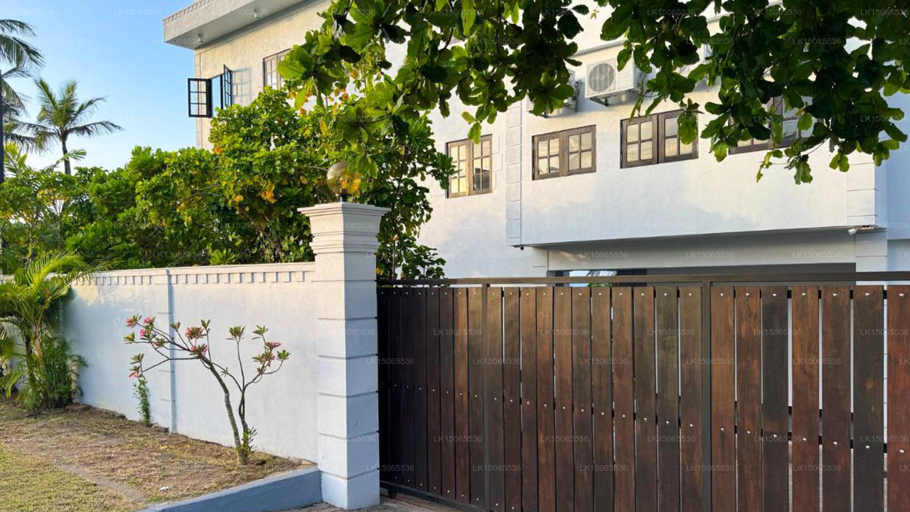 Moi Induruwa by DBI, Induruwa