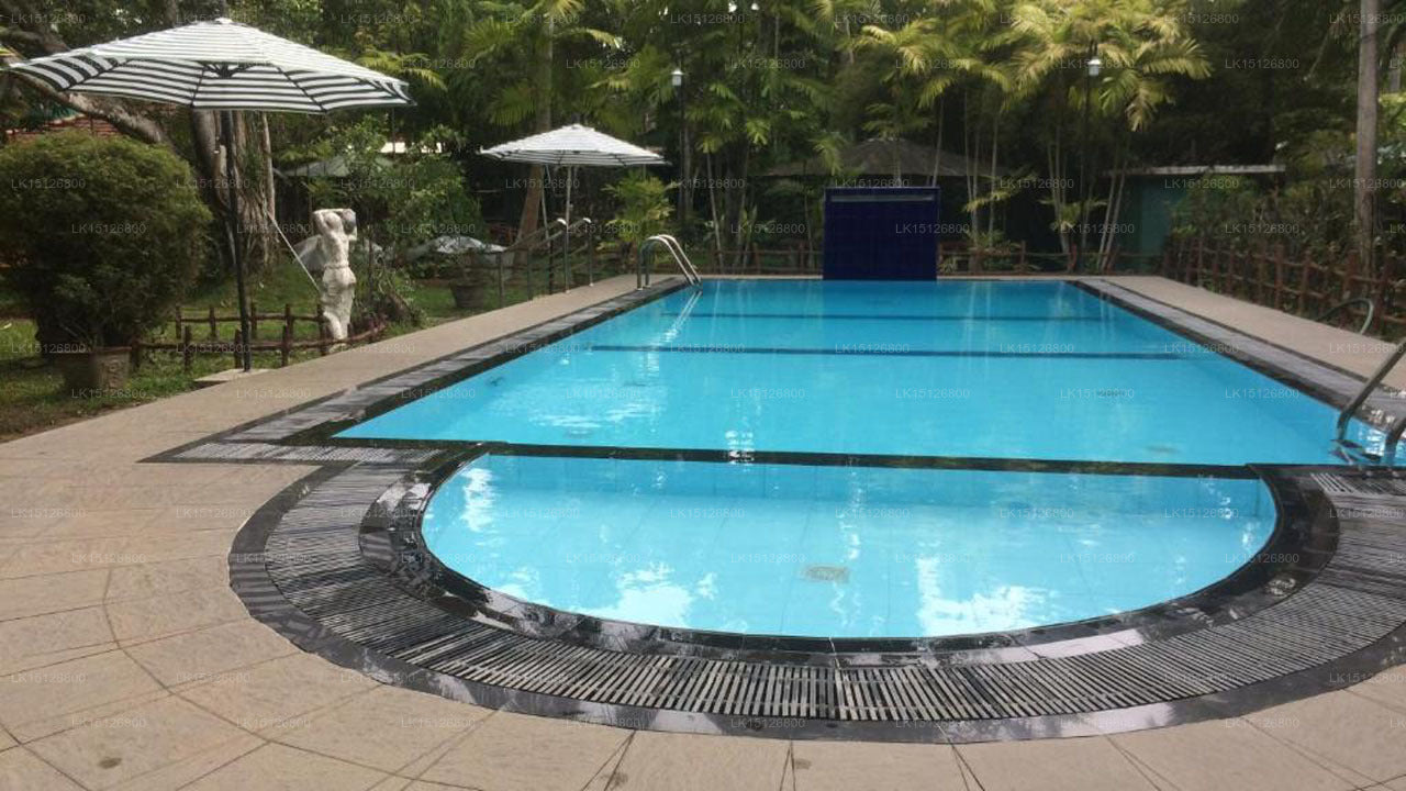 Hotell Surasa, Kurunegala