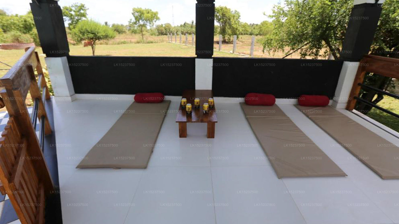 Eco Hotel Black & White, Anuradhapura