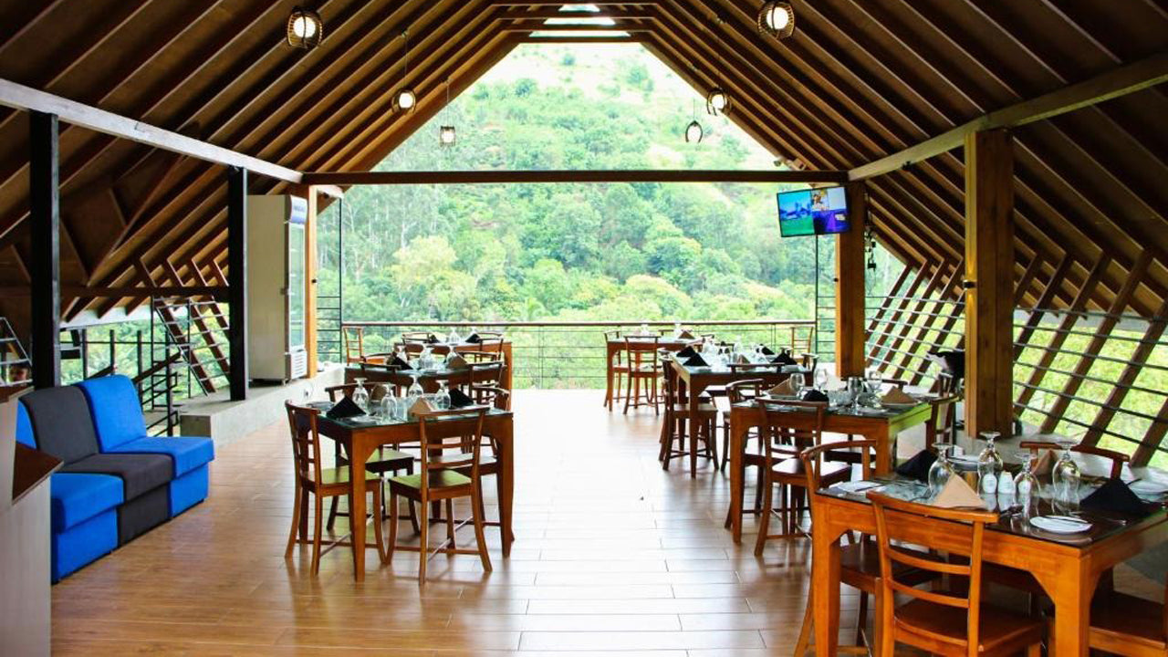 Aloft Grand Hotel, Ella