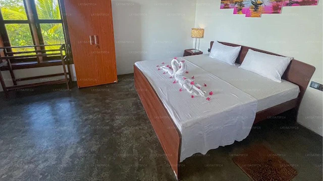 Whisky Point Surf Cabana, Pottuvil