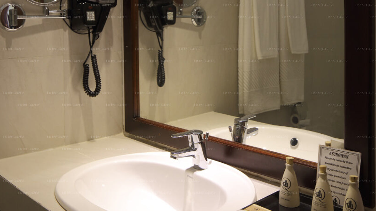 Nuwarawewa Rest House, Anuradhapura