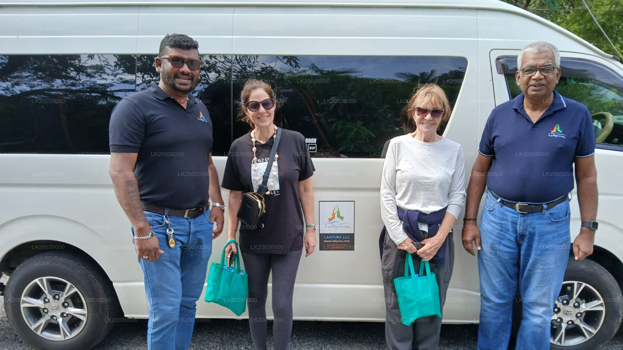 Chaufför Driven Van (Stor) Uthyrning