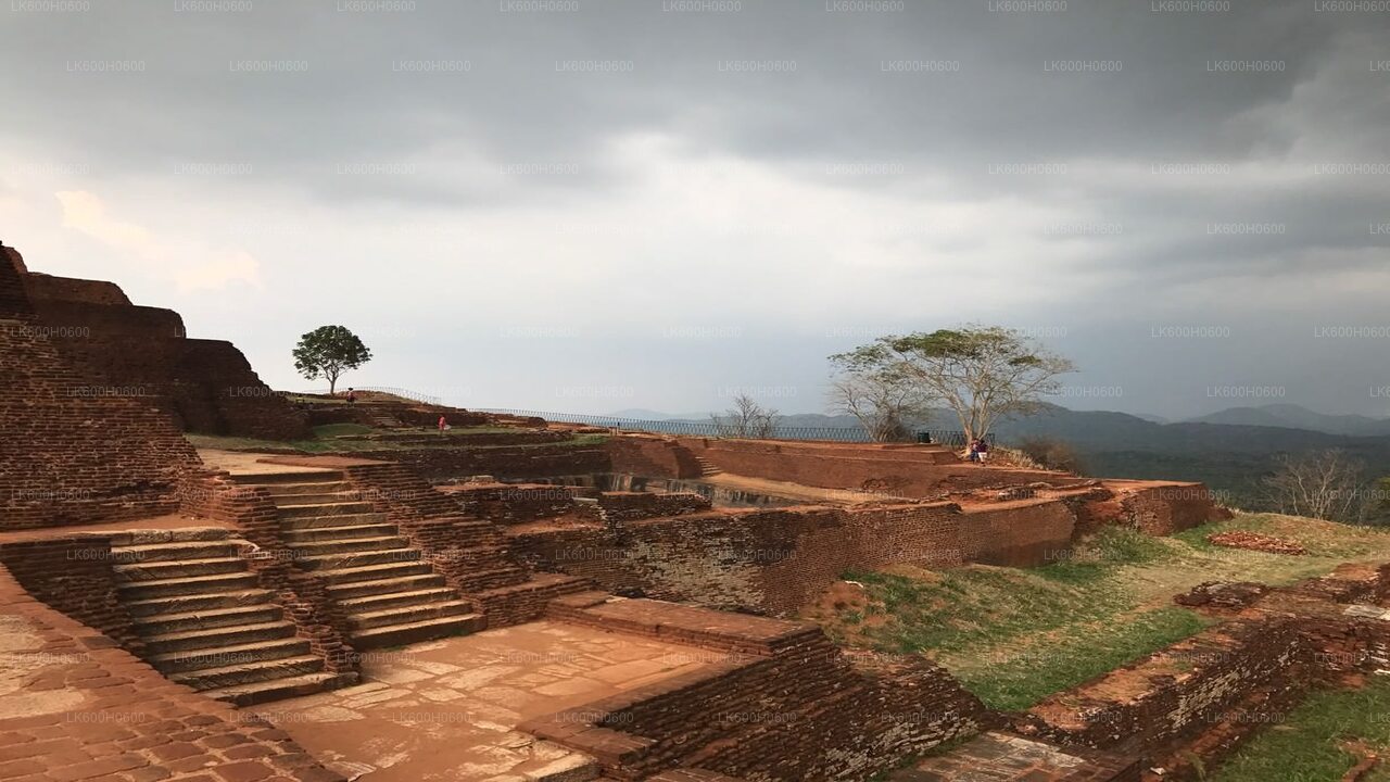 Sigiriya och Dambulla från Kitulgala