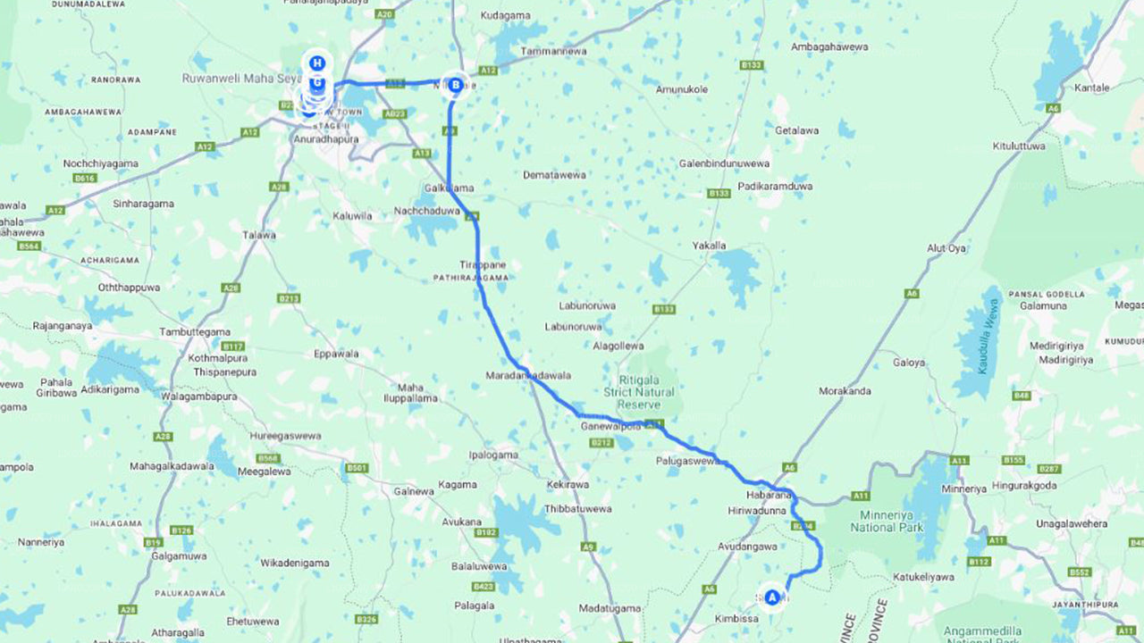 Den heliga staden Anuradhapura från Sigiriya