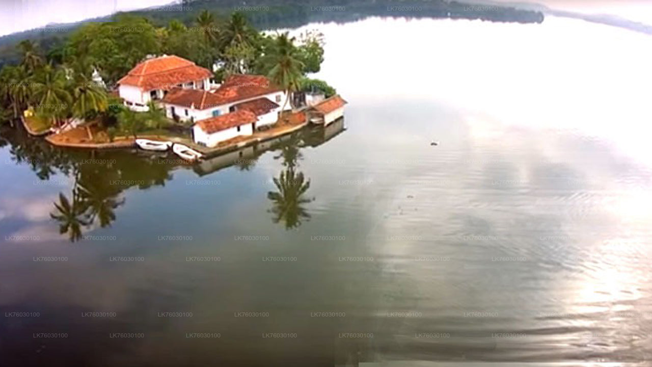 Båtsafari på Madu-floden