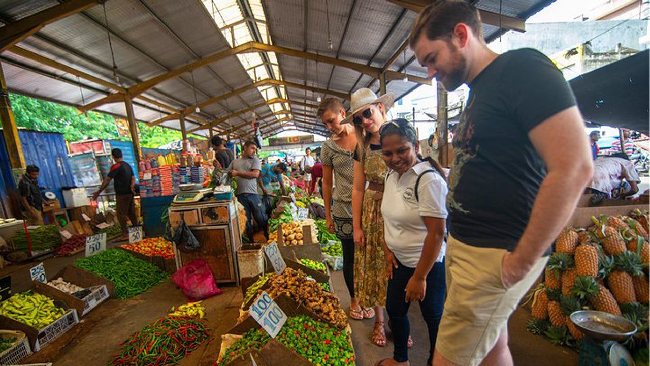 Marknadstur och matlagningskurs från Colombo
