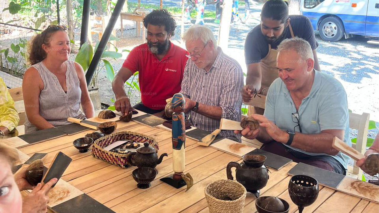 Praktiska kokosnöts- och bambuhantverksupplevelser från Sigiriya