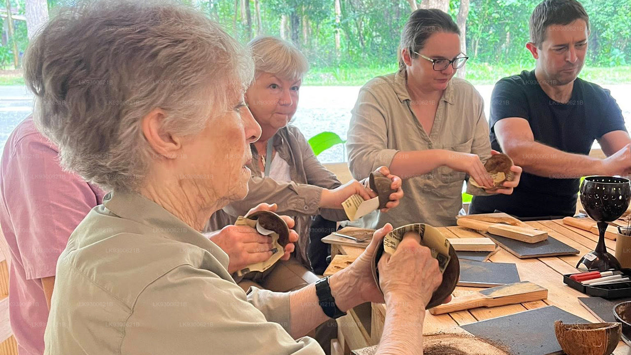 Praktiska kokosnöts- och bambuhantverksupplevelser från Sigiriya