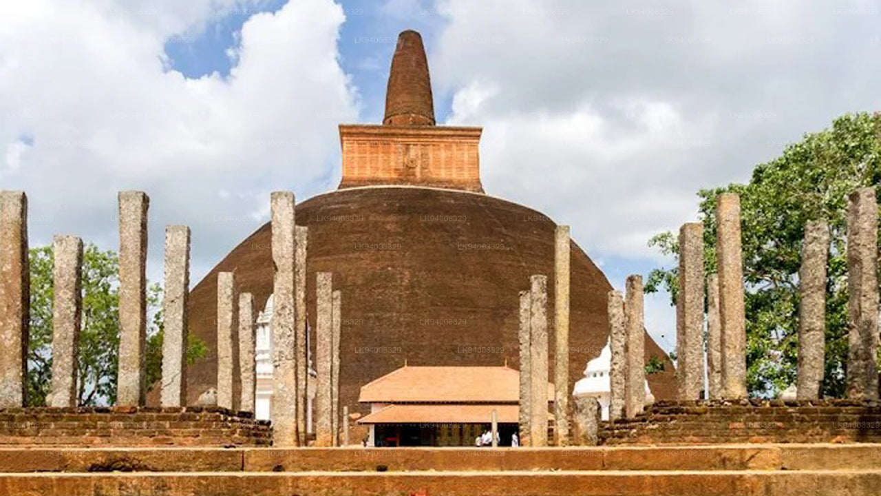 Heliga staden Anuradhapura från Colombo