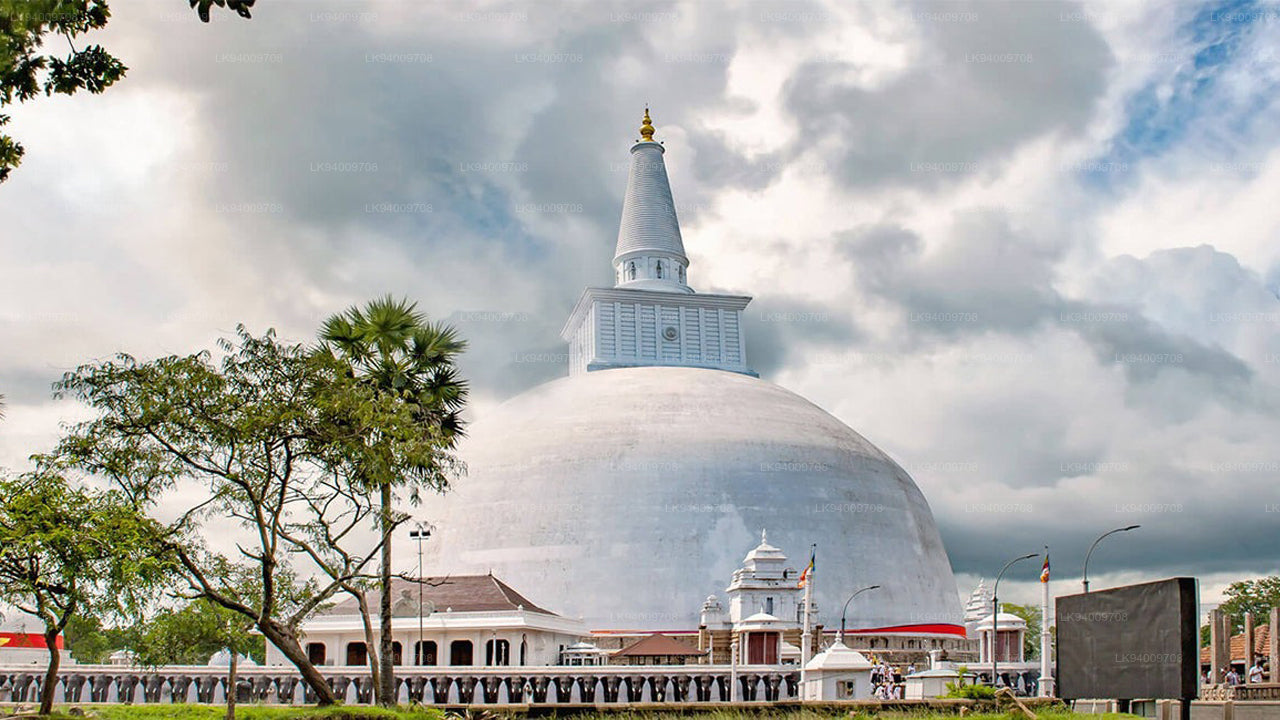 Heliga staden Anuradhapura från Colombo
