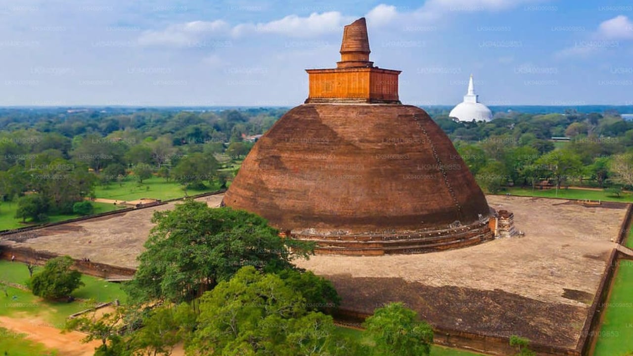 Heliga staden Anuradhapura från Colombo