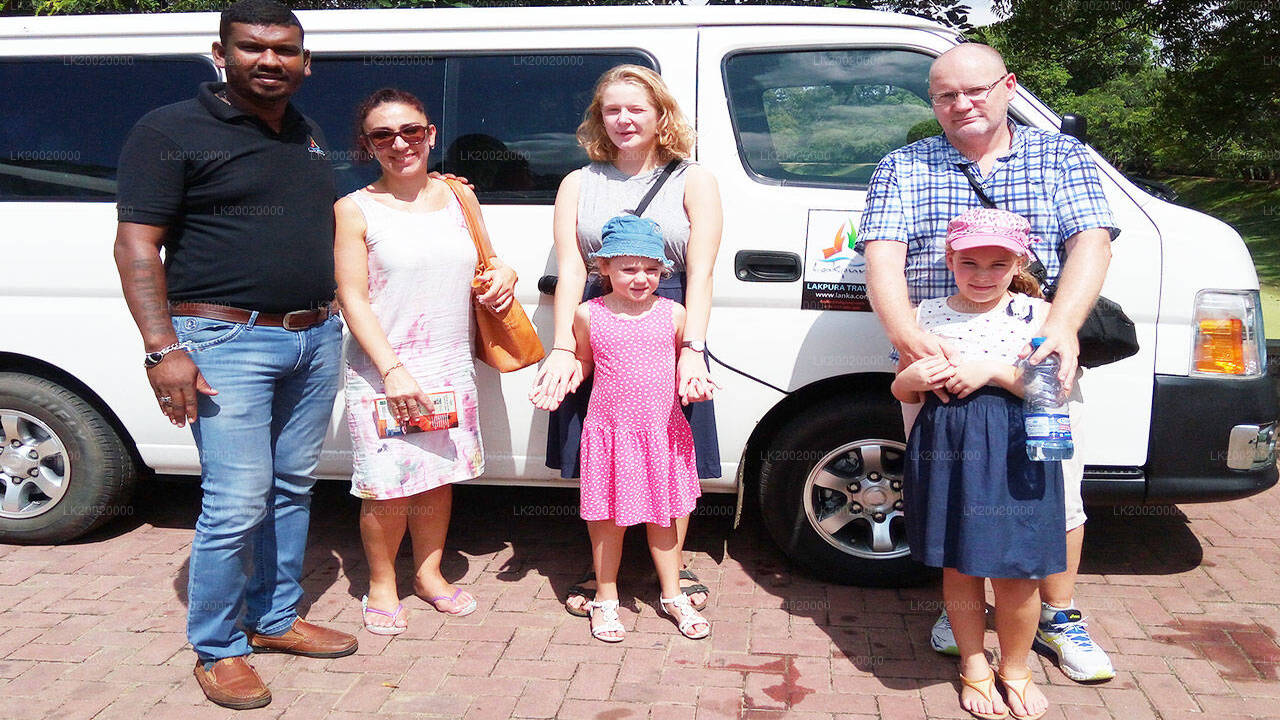 Chaufförsdriven standard skåpbilsuthyrning