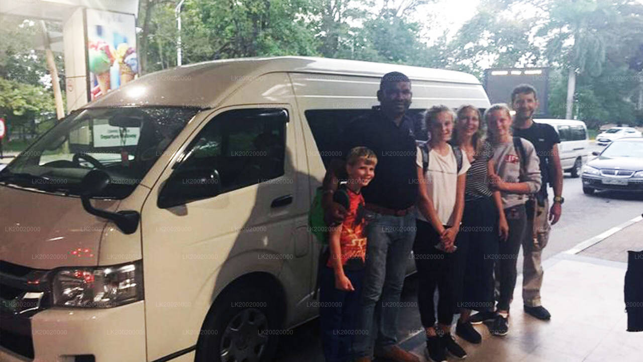 Chaufför Driven Van (Stor) Uthyrning