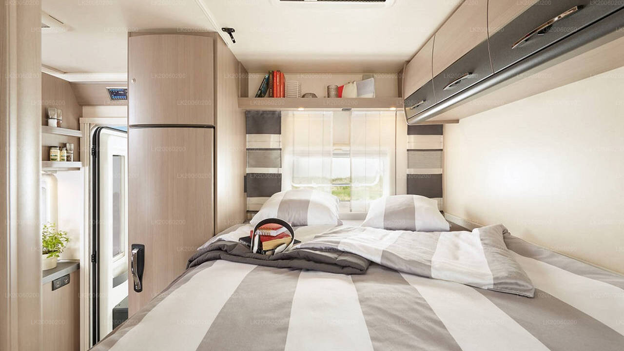 Chauffördriven husbilsuthyrning (Hobby Siesta A70 GM)