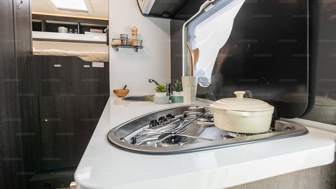 Chauffördriven husbilsuthyrning (Roller Team - Zefiro 690G)