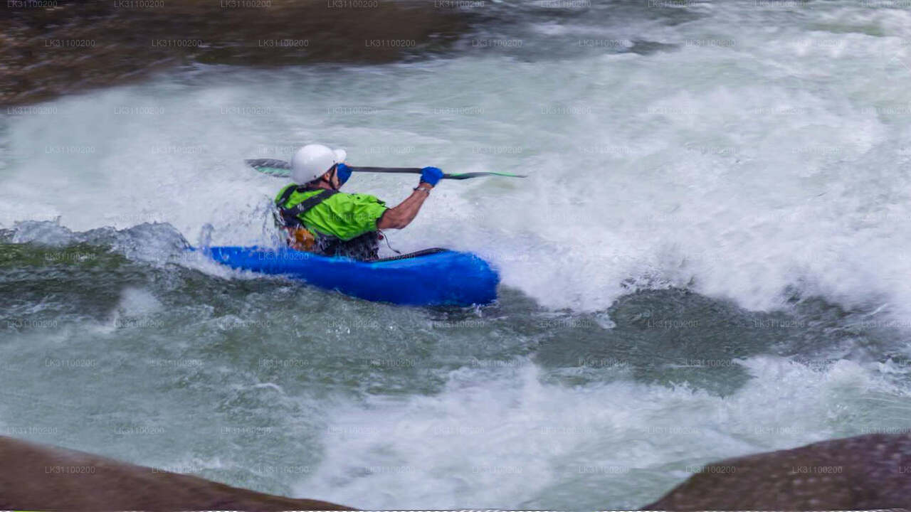 Flat Water Kajakpaddling från Kitulgala