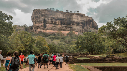 Sigiriya och Dambulla från Kandy