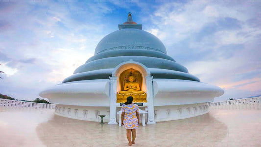 Dolda tempel och avskilda kustlinjer från Unawatuna