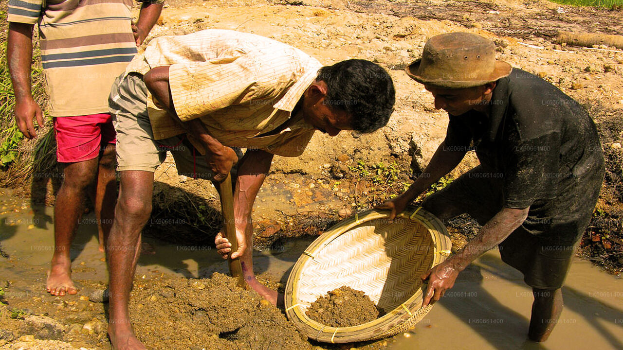 Utforska Gem Mines i Ratnapura från Mount Lavinia