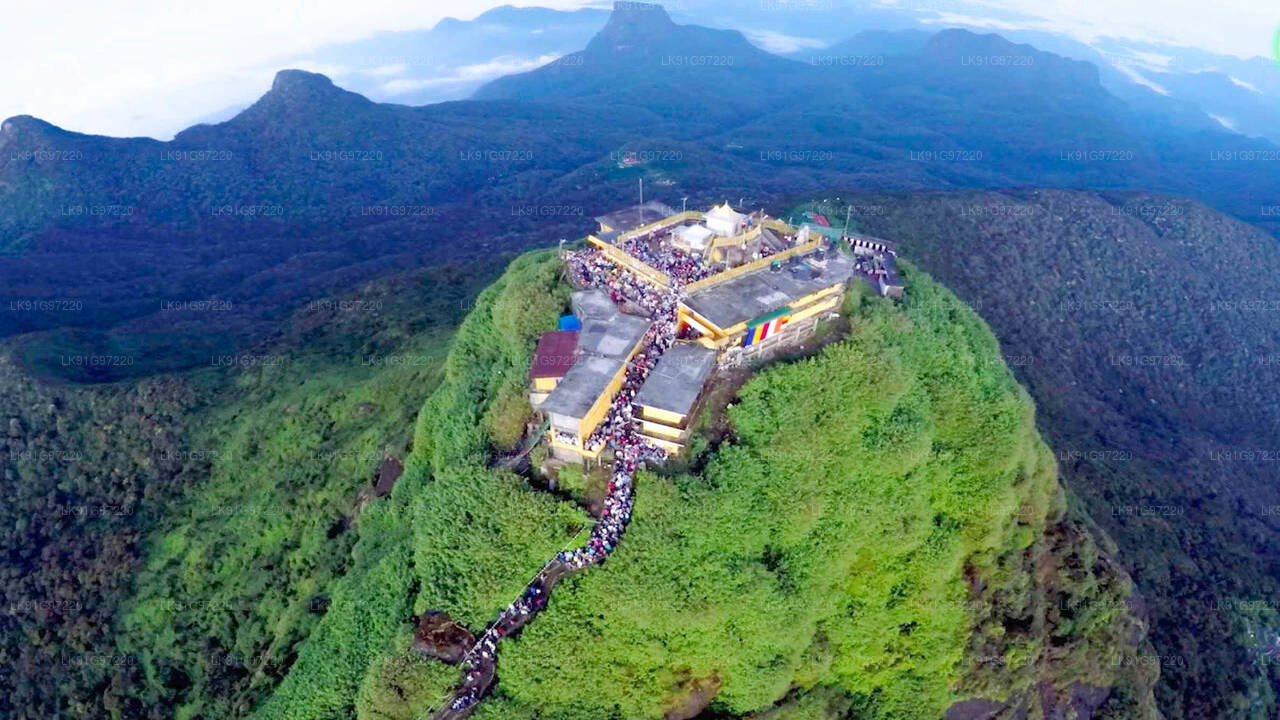 Naturskönt flyg till Adam's Peak från Ratmalana